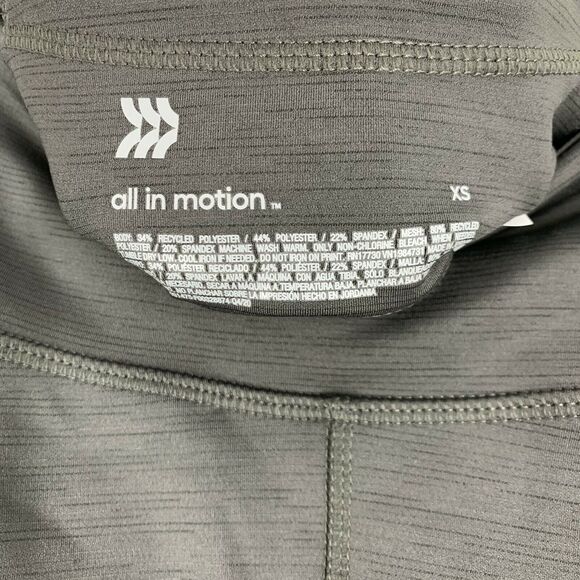 Women's High-Waisted Cargo Leggings All in Motion Charcoal Gray XS NWT - Picture 6 of 8